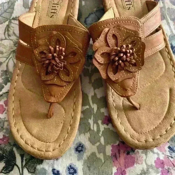 Women’s Cliff’s sandals size 8. never worn.​ - Picture 1 of 4